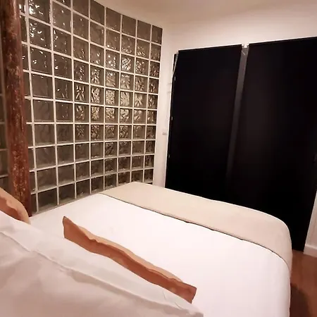 Midnight In Montmartre Apartment